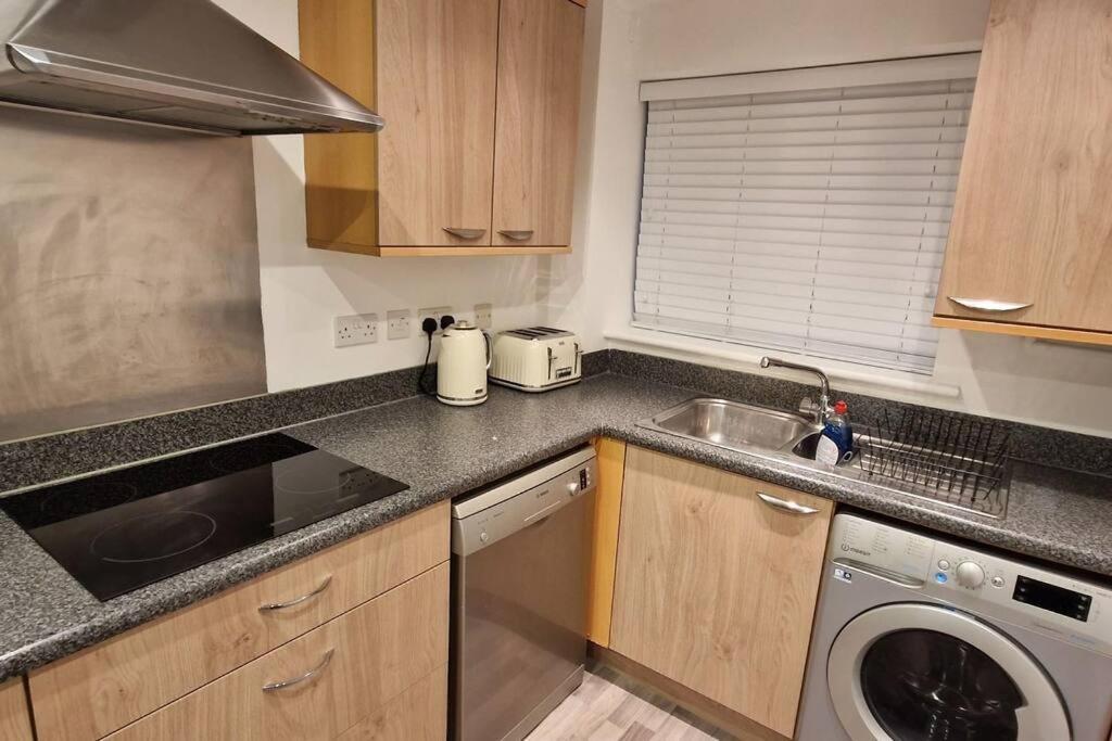 Greenhithe Cosy Apartment, Netflix And Sport Channels 外观 照片