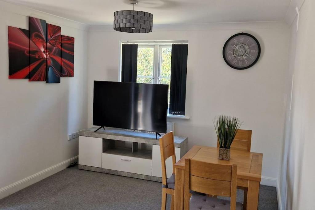 Greenhithe Cosy Apartment, Netflix And Sport Channels 外观 照片